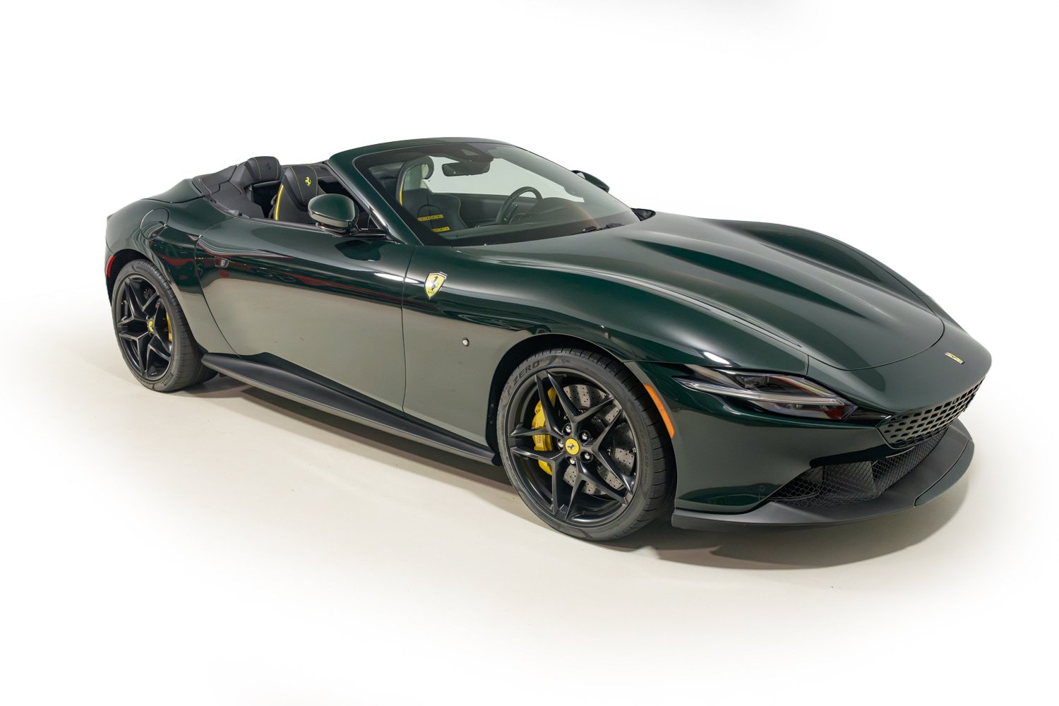 Used 2025 Ferrari Roma Spider RWD image 9