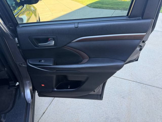 Used 2016 Toyota Highlander Limited FWD image 13
