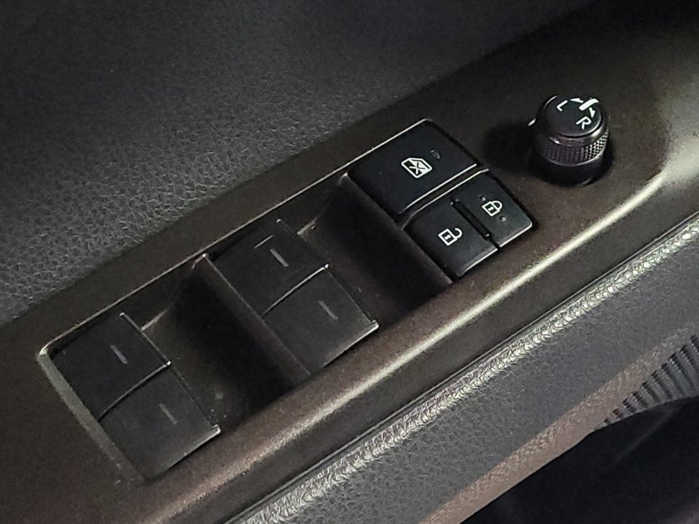 Used 2022 Toyota Camry SE FWD image 27