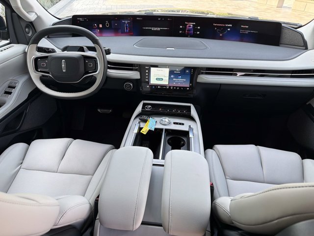 New 2026 Lincoln Navigator Reserve AWD/4WD image 25