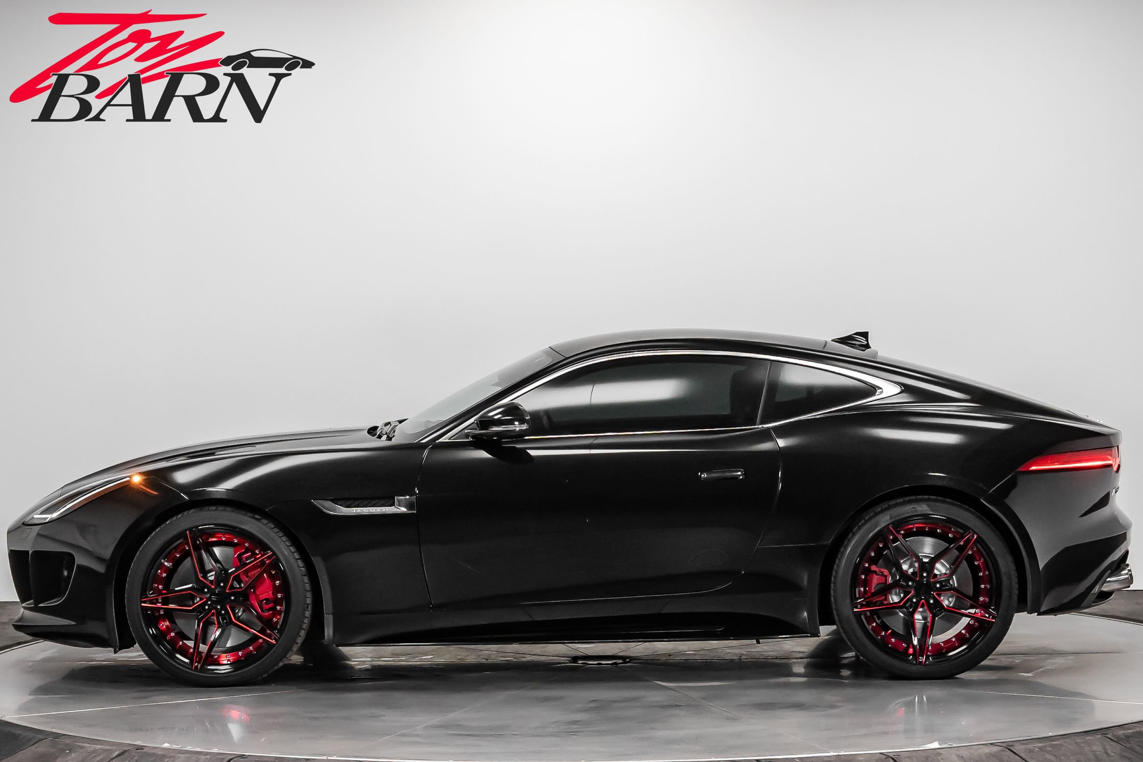 Used 2016 Jaguar F-TYPE R video 2