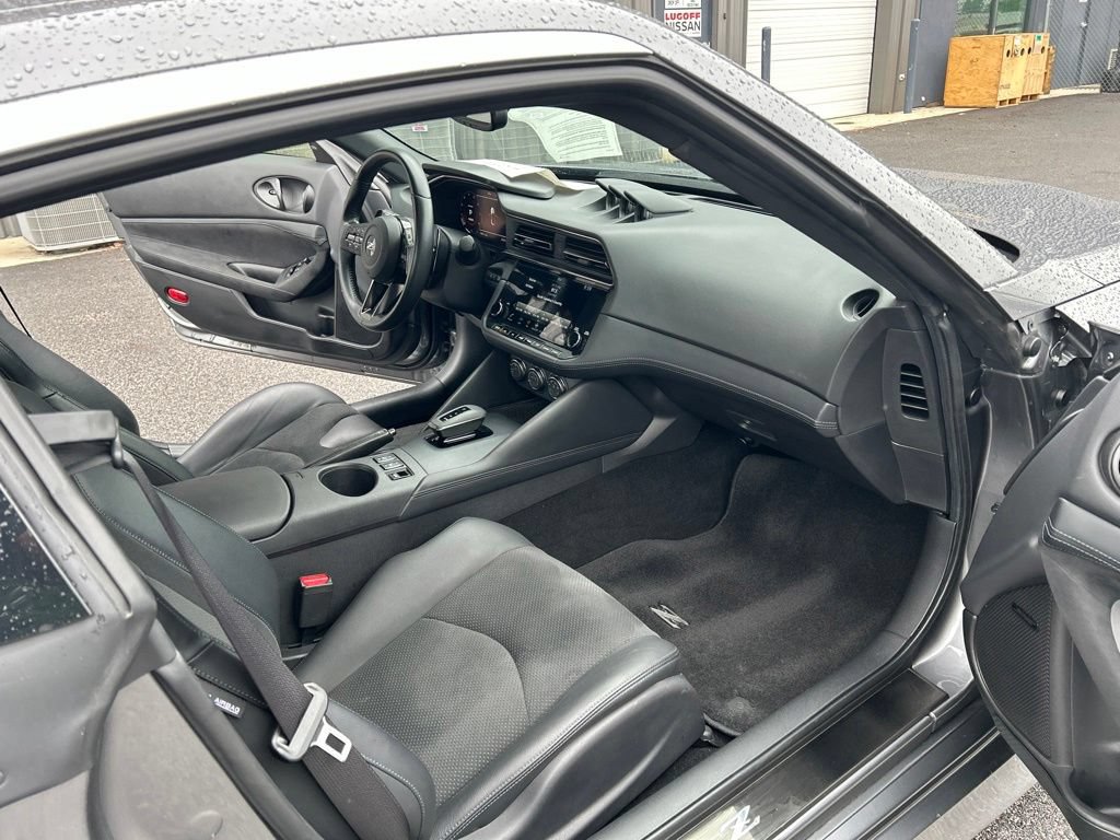 Certified 2025 Nissan Z Performance w/ Floor Mat Package RWD image 27