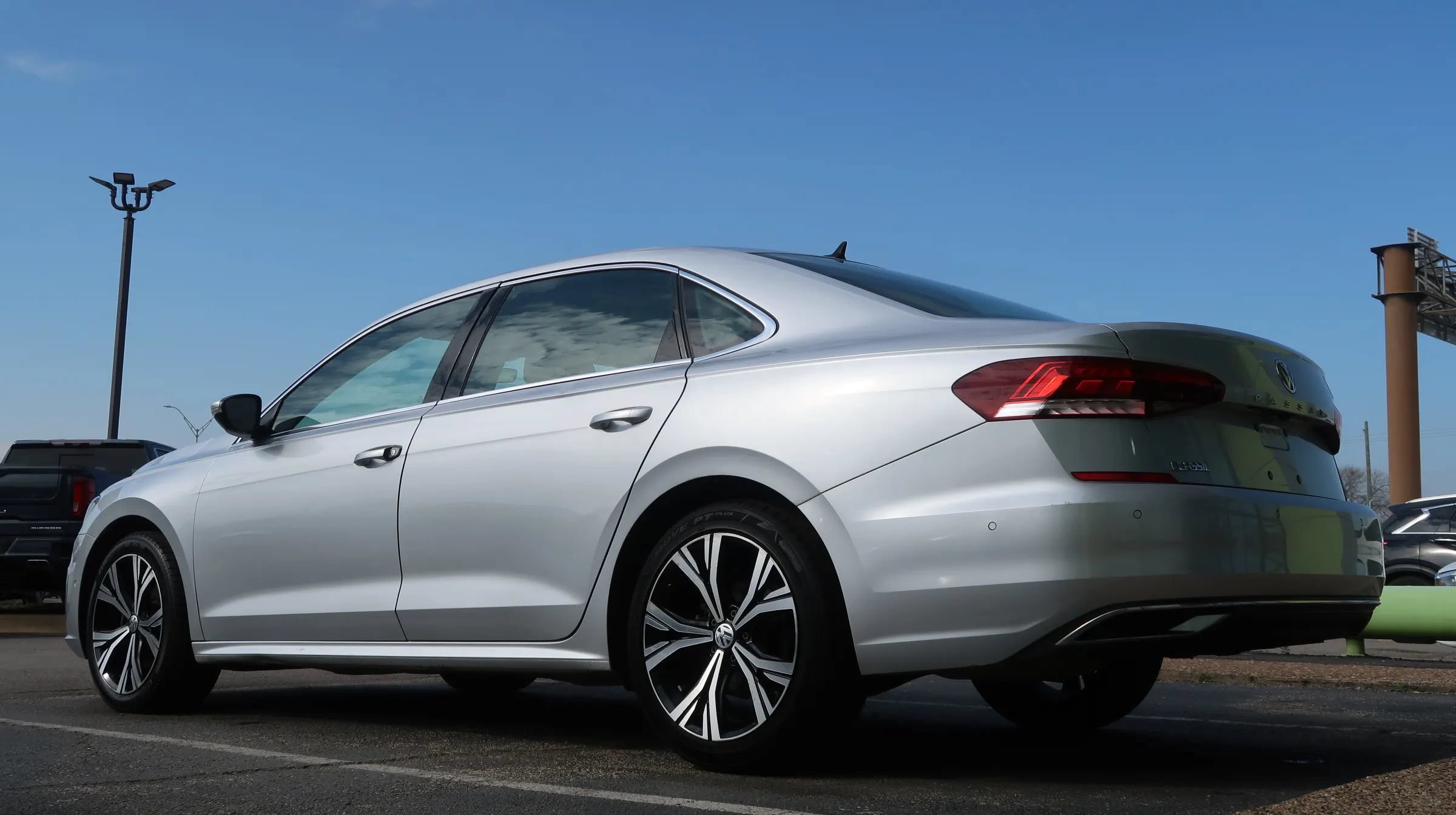 Used 2020 Volkswagen Passat 2.0T SEL FWD image 13