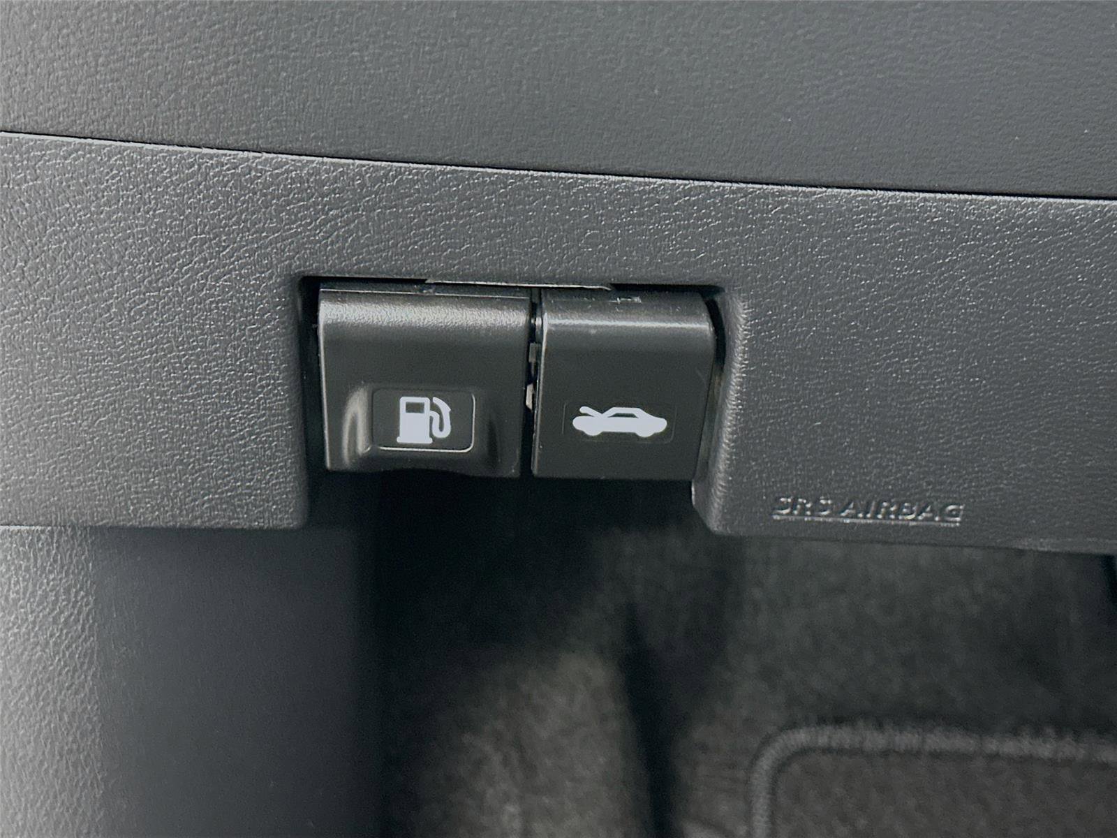 Used 2024 Nissan Kicks SR image 14