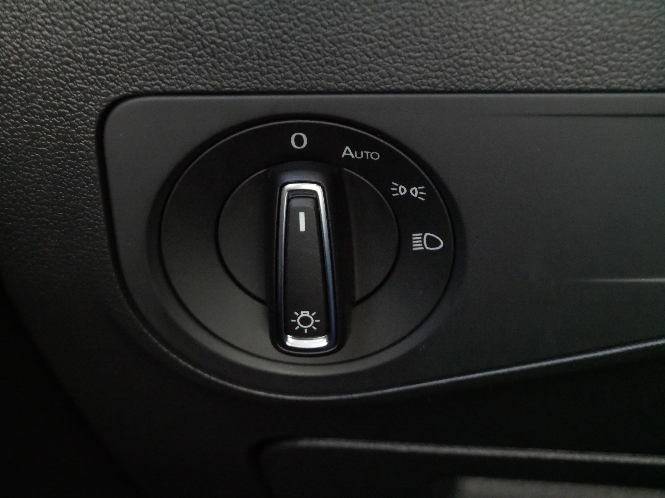 Certified 2024 Volkswagen Tiguan SE R-Line image 26