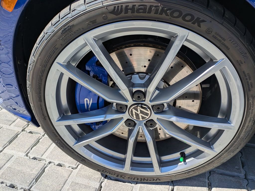 Used 2024 Volkswagen Golf R AWD/4WD image 9