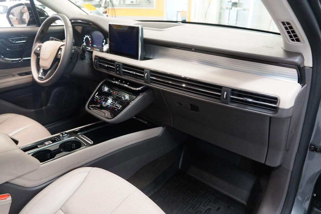 Used 2022 Lincoln Corsair AWD w/ Equipment Group 101A image 12