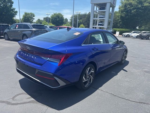 Used 2025 Hyundai Elantra SEL FWD image 4