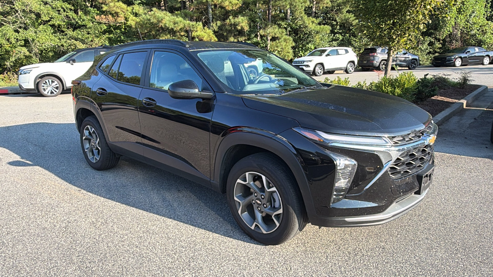 Used 2025 Chevrolet Trax LT FWD image 5
