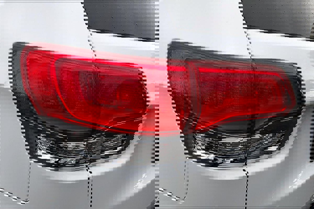 Used 2015 Jeep Grand Cherokee Overland image 22