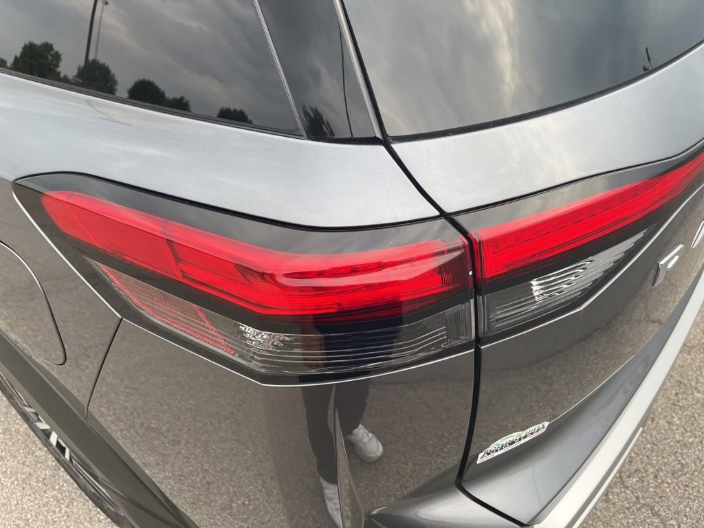 Used 2025 Nissan Pathfinder Platinum w/ Cargo Package image 41