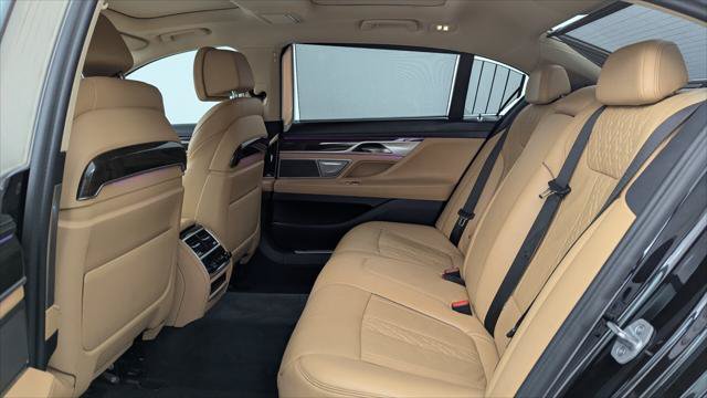 Used 2017 BMW 740i RWD image 17