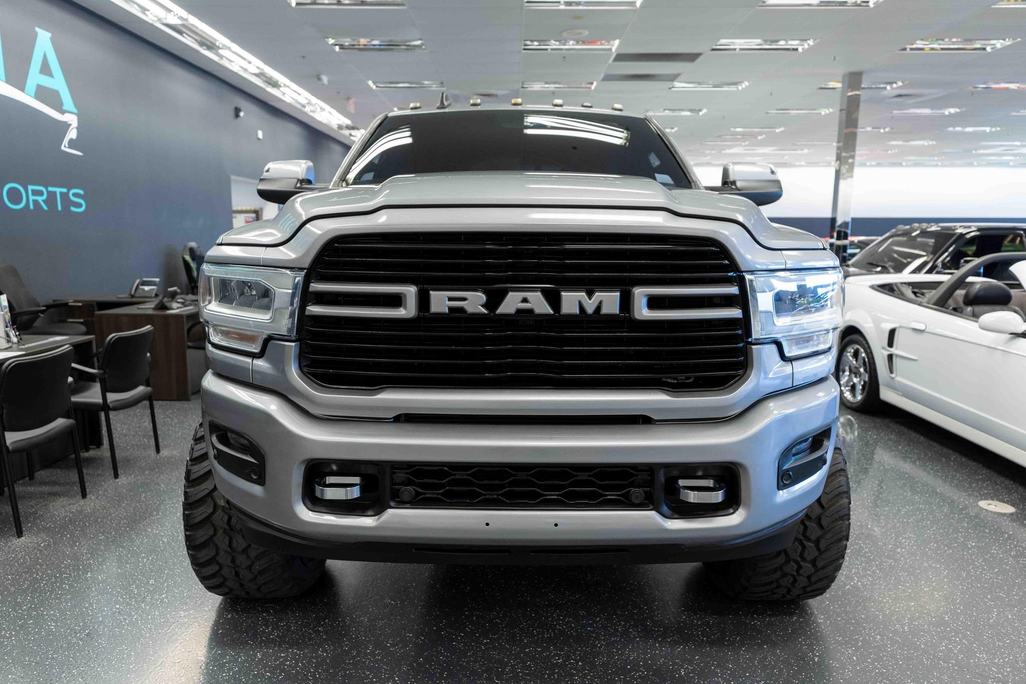 Used 2019 RAM 2500 Laramie AWD/4WD image 2
