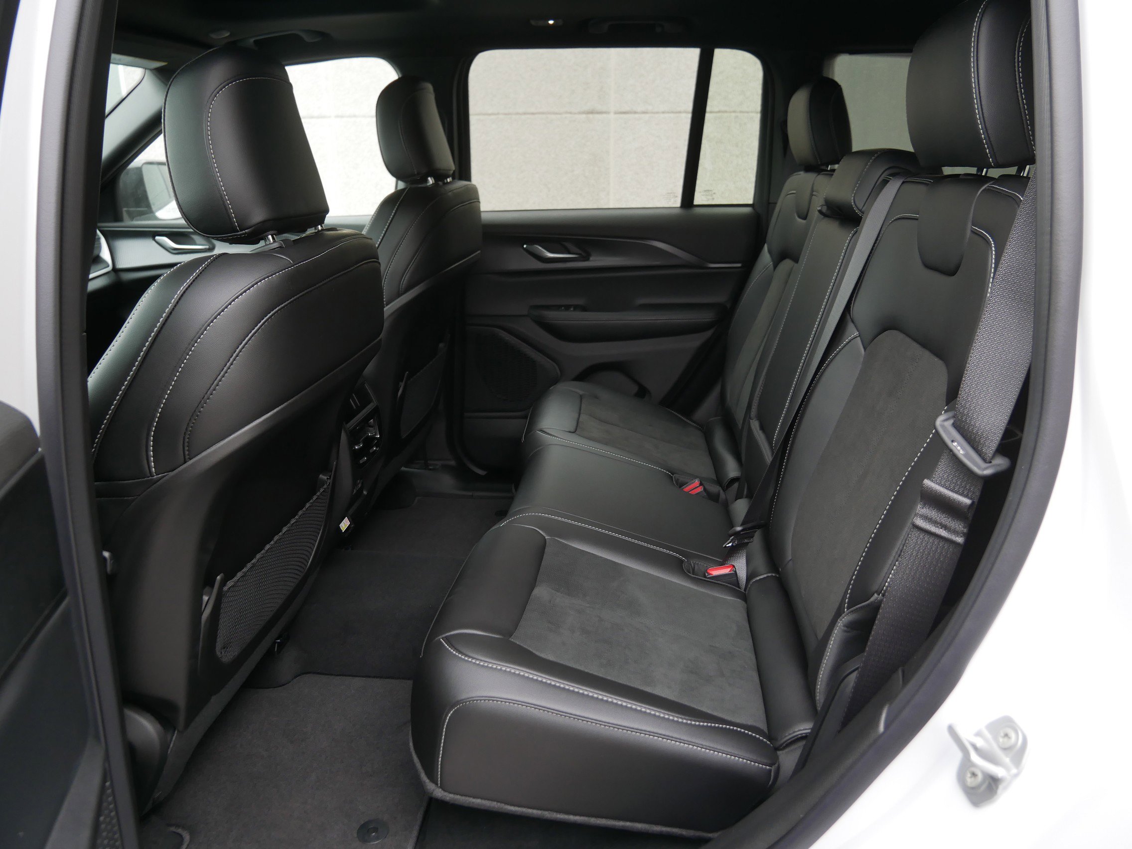 New 2025 Jeep Grand Cherokee Limited image 19