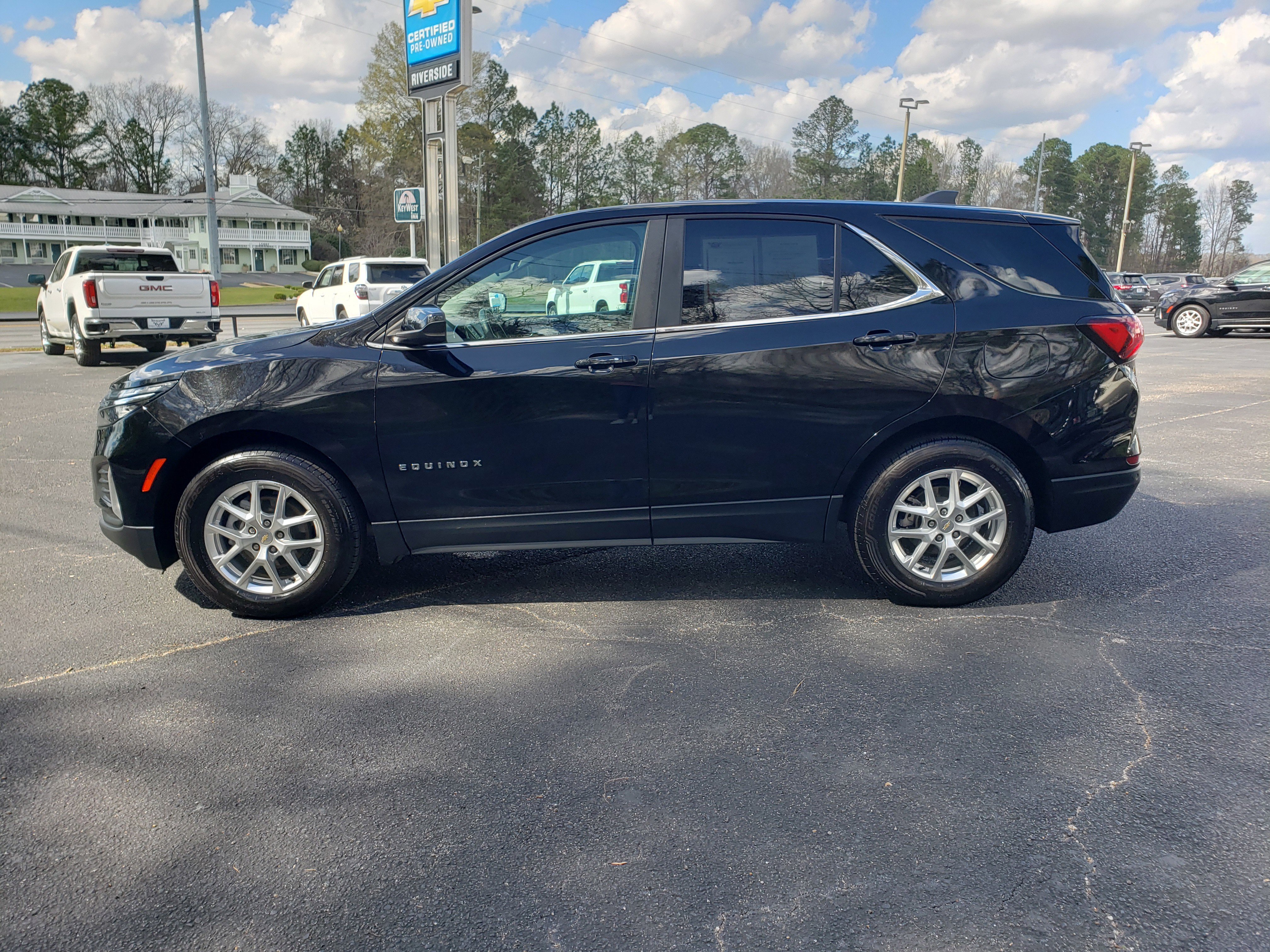 Used 2022 Chevrolet Equinox LT w/ Driver Convenience Package image 5