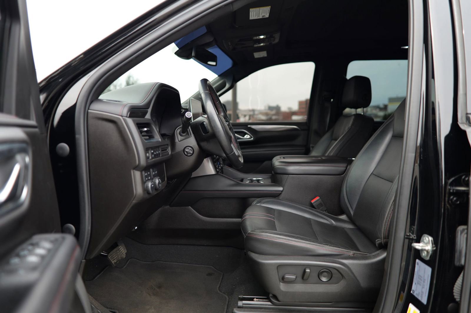 Used 2021 Chevrolet Suburban RST w/ Luxury Package image 18