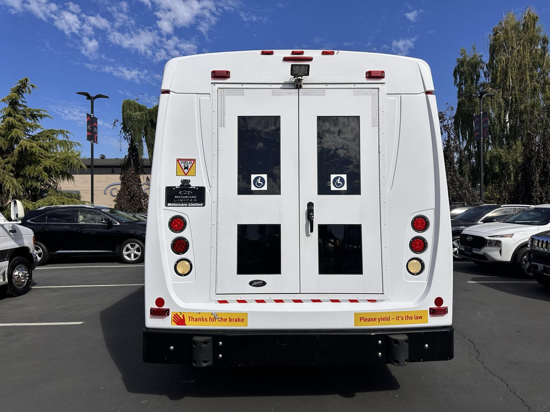 Used 2015 Chevrolet Express 4500 RWD image 18