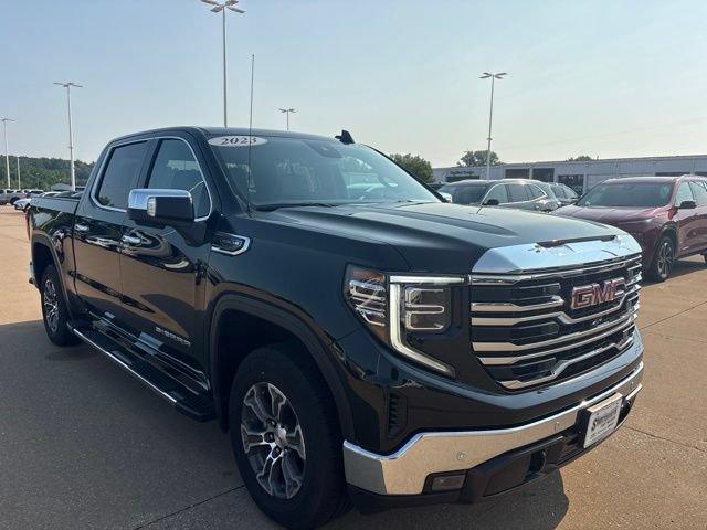 Used 2023 GMC Sierra 1500 SLT w/ SLT Convenience Package AWD/4WD image 1