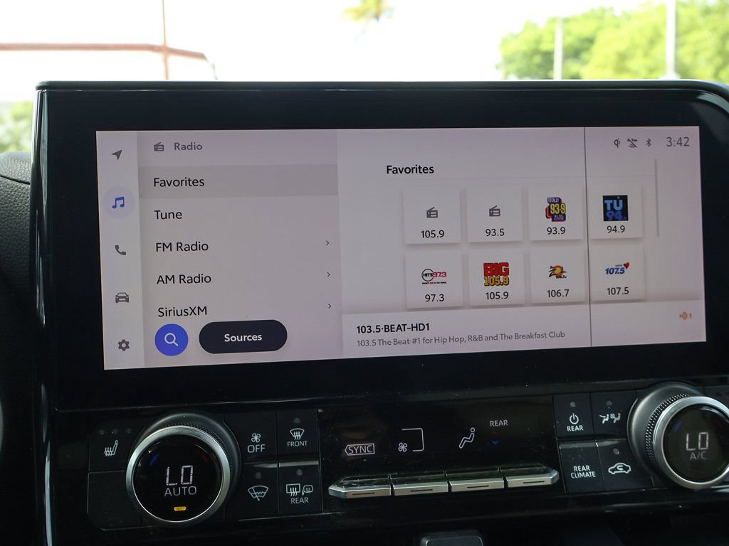 Used 2023 Toyota Highlander XLE FWD image 47
