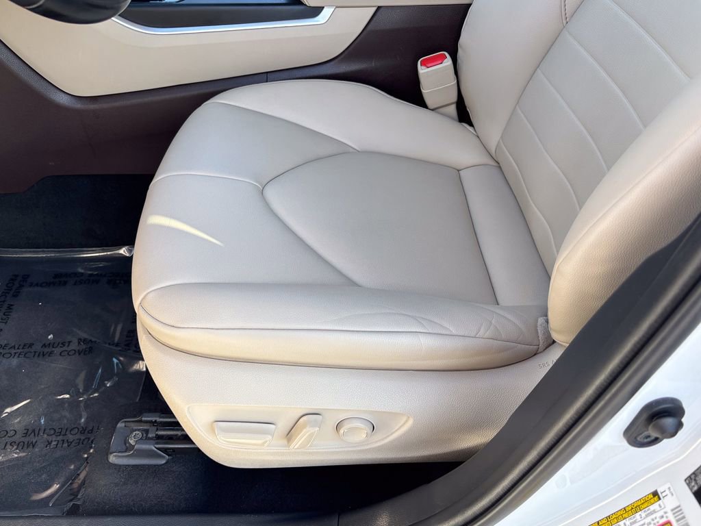 Used 2022 Toyota Highlander XLE AWD/4WD image 21