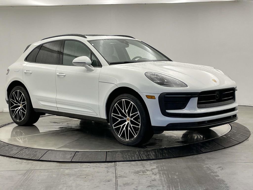 Used 2023 Porsche Macan image 9
