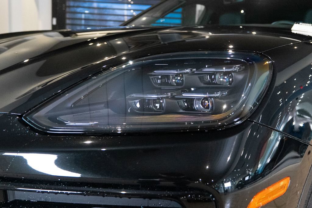 Certified 2025 Porsche Cayenne Coupe image 13