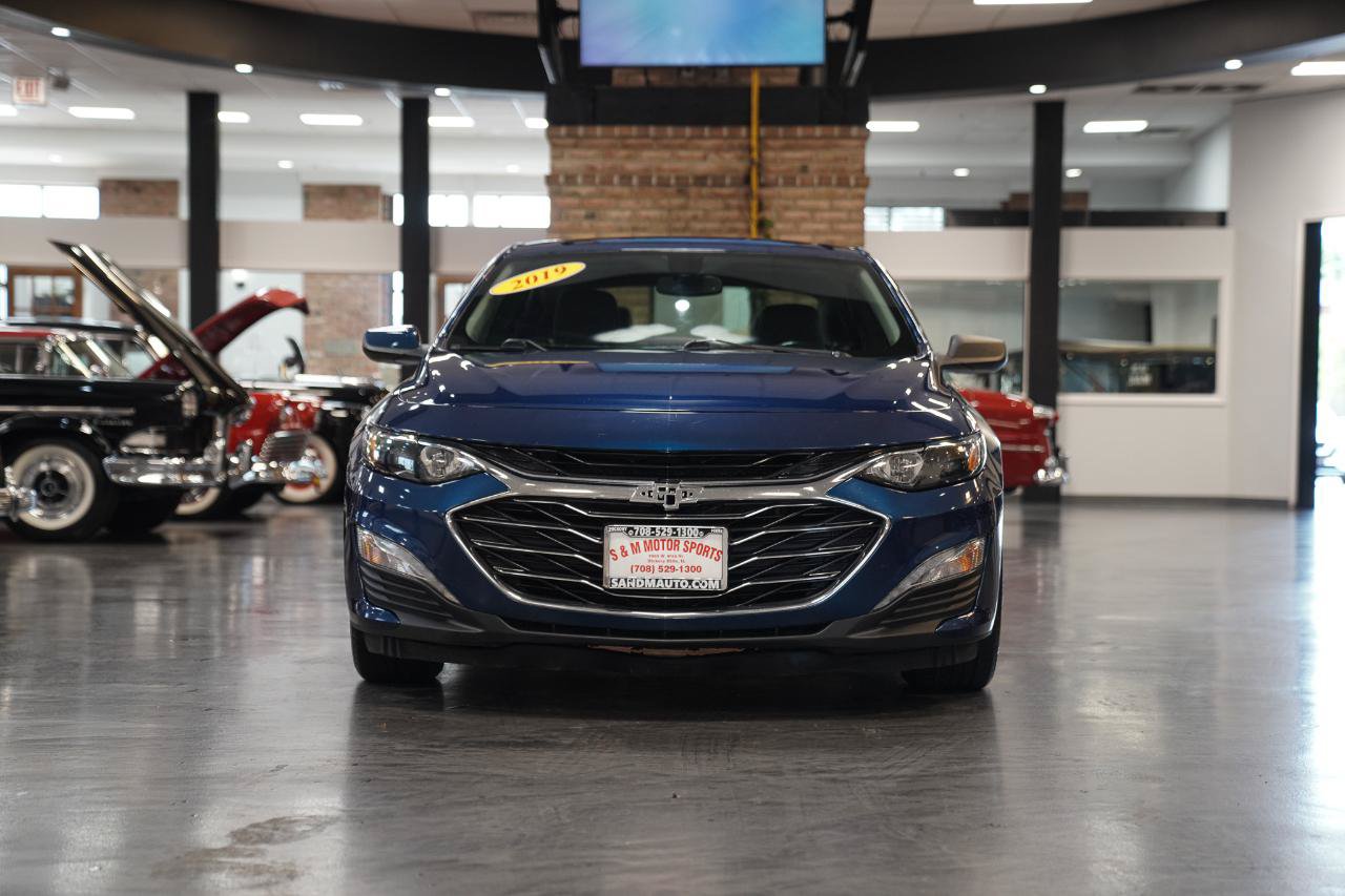 Used 2019 Chevrolet Malibu LT w/ Leather Package FWD image 3