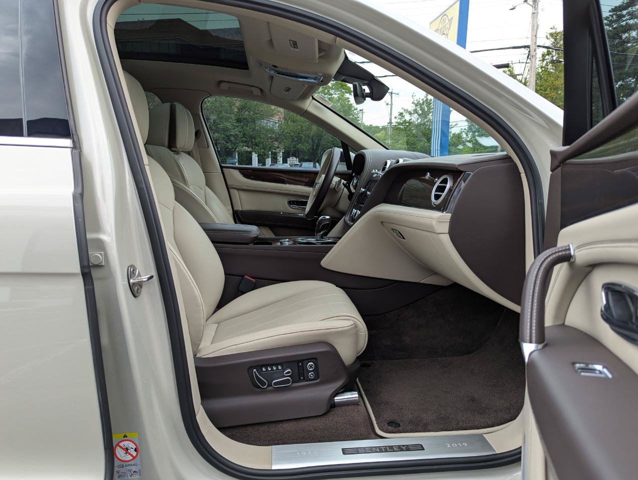 Used 2020 Bentley Bentayga AWD/4WD image 33