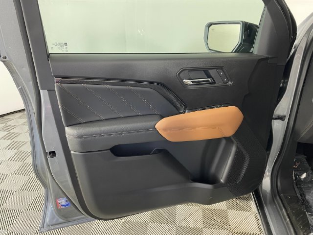 New 2026 GMC Canyon AT4 w/ Nightfall Essentials Package AWD/4WD image 9