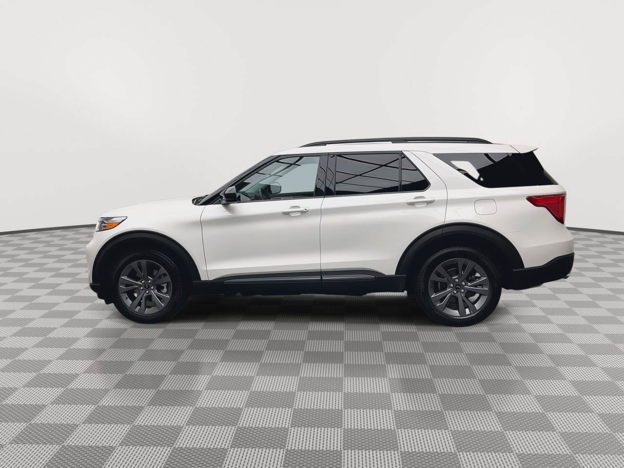 Certified 2023 Ford Explorer XLT w/ Equipment Group 202A AWD/4WD image 36