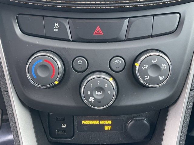 Certified 2022 Chevrolet Trax LT w/ LT Convenience Package image 31