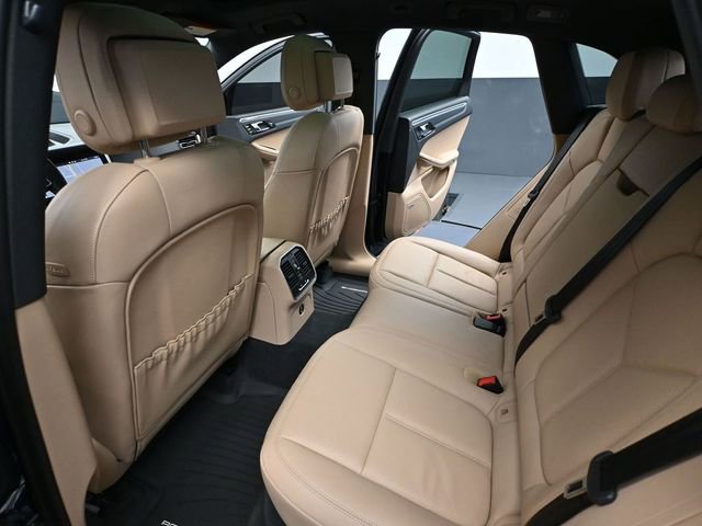Used 2022 Porsche Macan Base image 42
