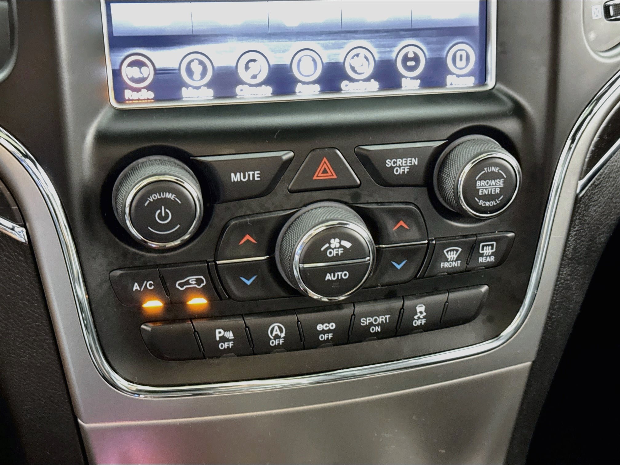 Used 2018 Jeep Grand Cherokee Limited AWD/4WD image 19