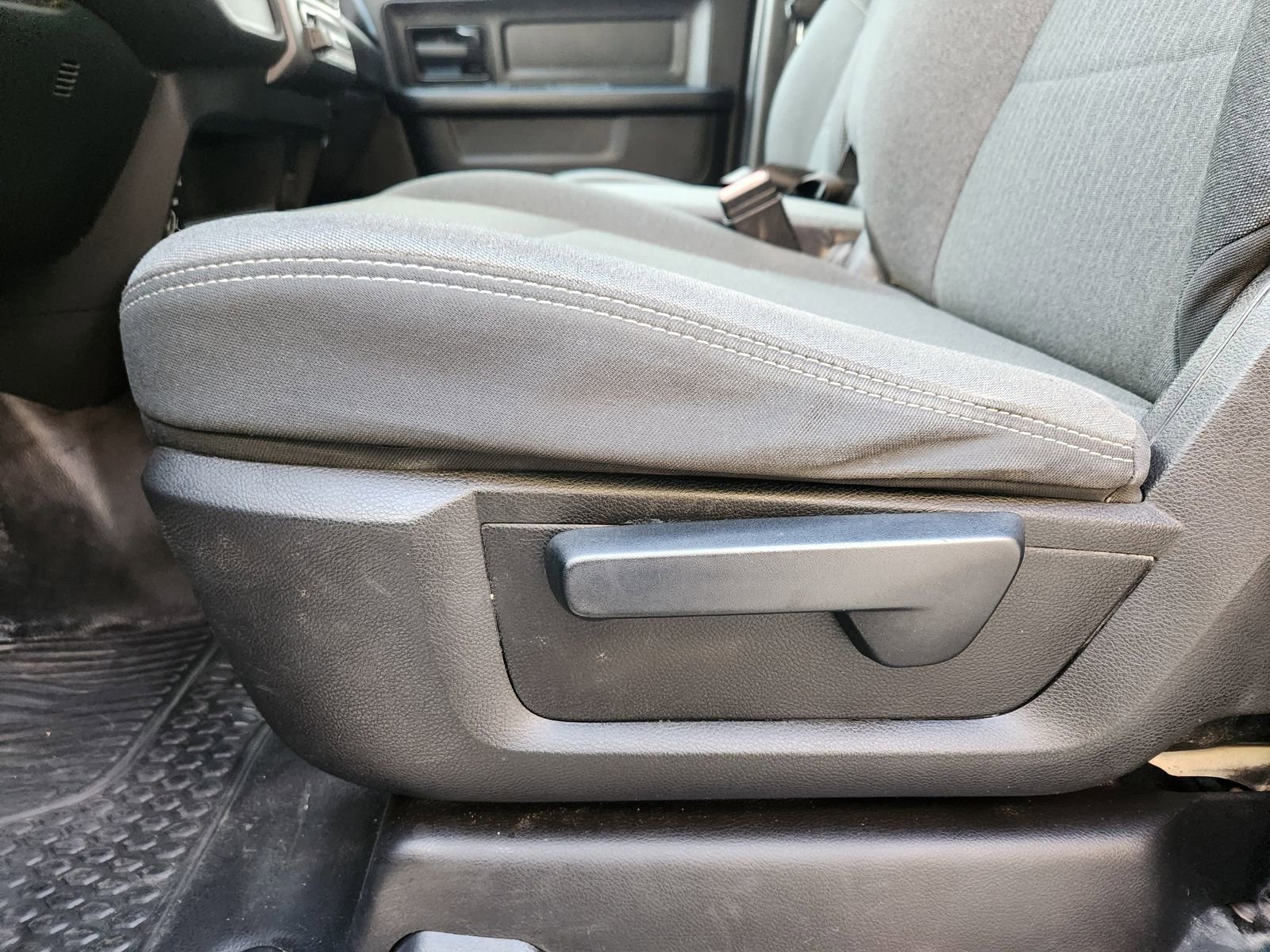 Used 2022 RAM 5500 Tradesman w/ Chrome Appearance Group image 28