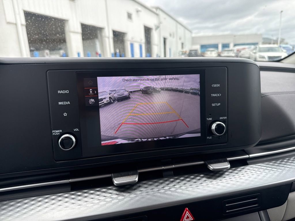 Used 2024 Kia Carnival LX image 6