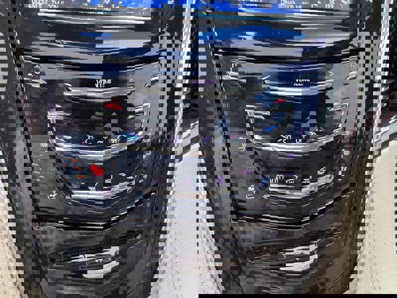 Used 2017 Cadillac Escalade Luxury image 23