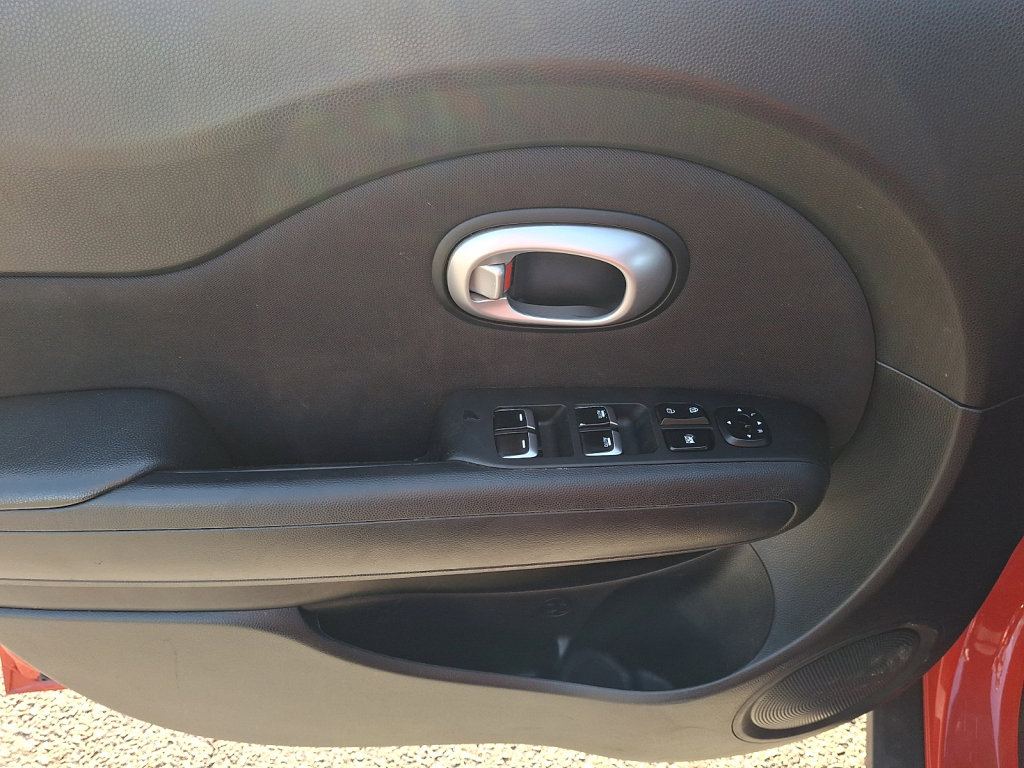 Used 2017 Kia Soul + FWD image 22