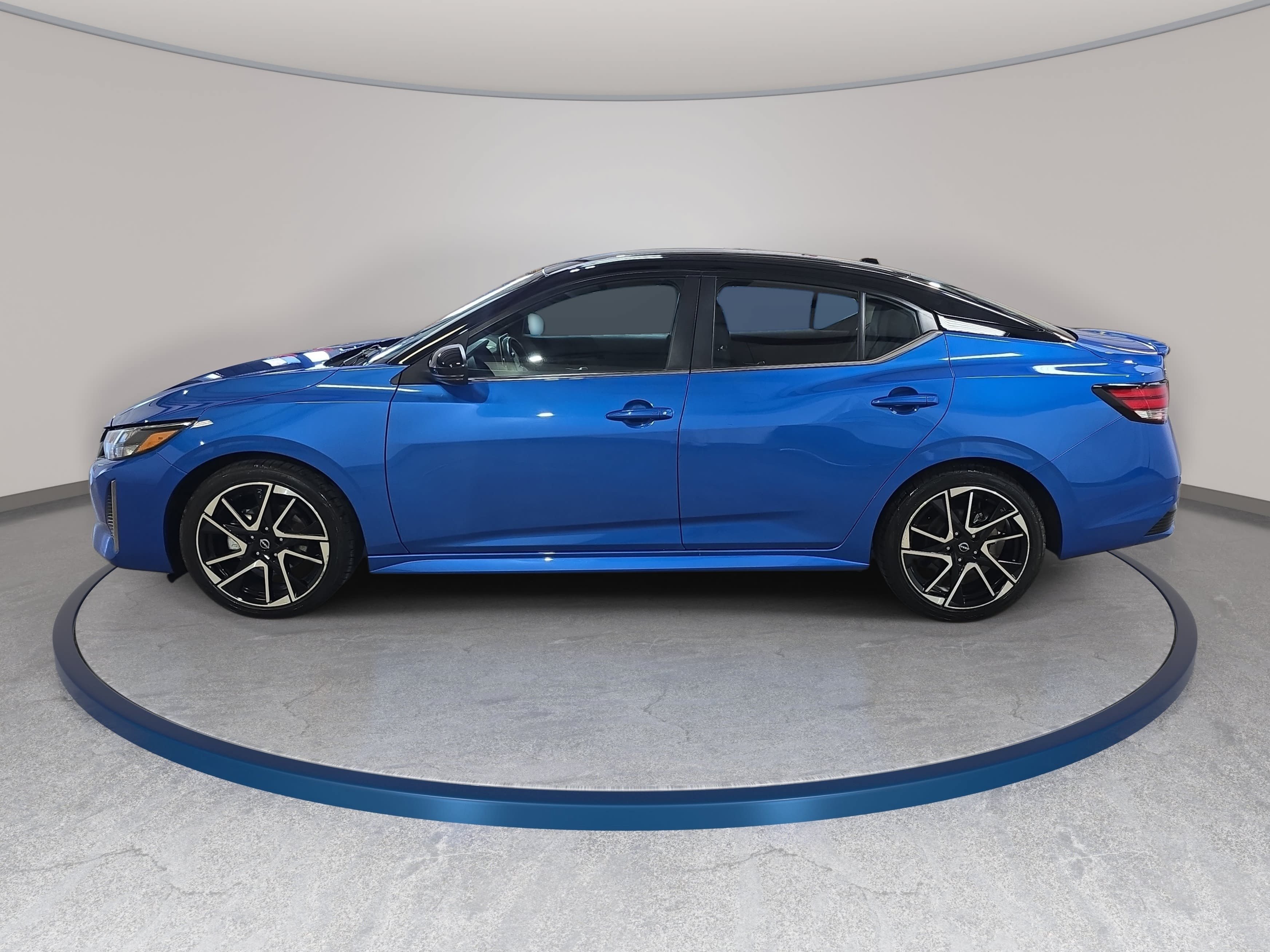 Used 2025 Nissan Sentra SR FWD image 9