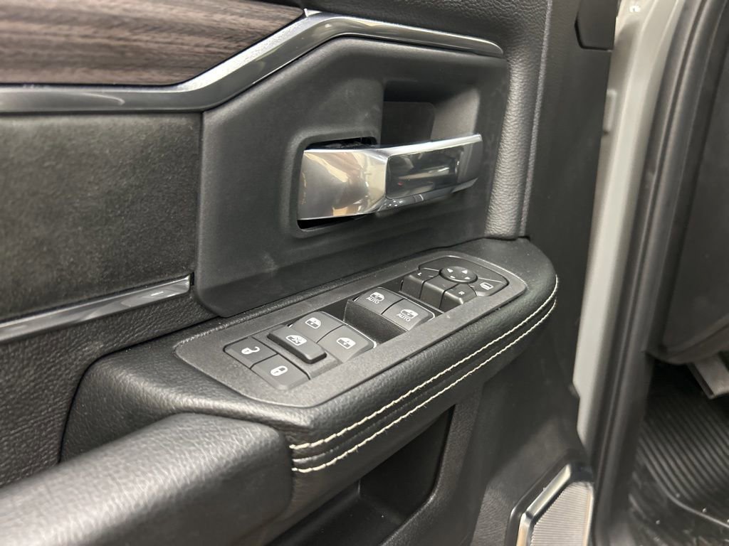 New 2026 RAM 4500 4x4 Crew Cab DRW w/ Laramie Trim Package image 27