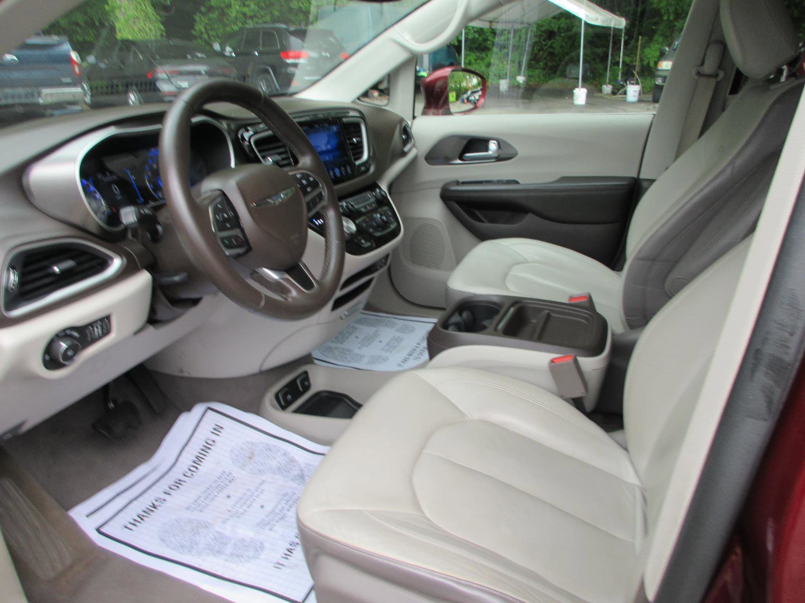Used 2017 Chrysler Pacifica Touring-L FWD image 13
