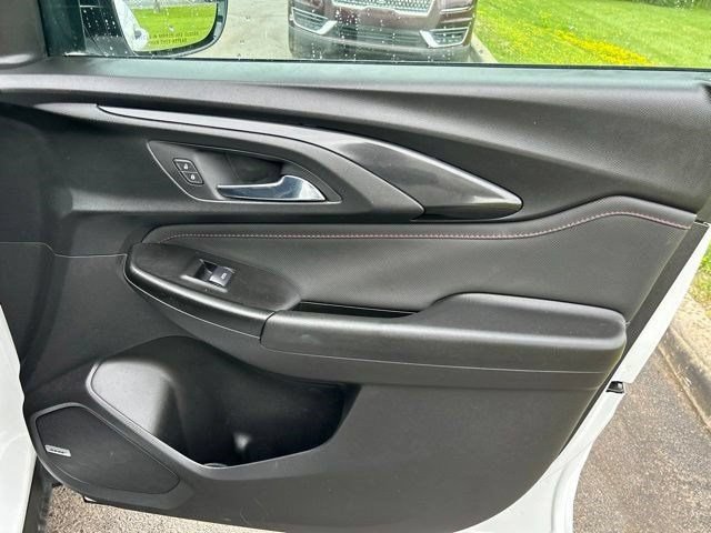 Used 2021 Chevrolet TrailBlazer RS w/ Technology Package FWD image 41