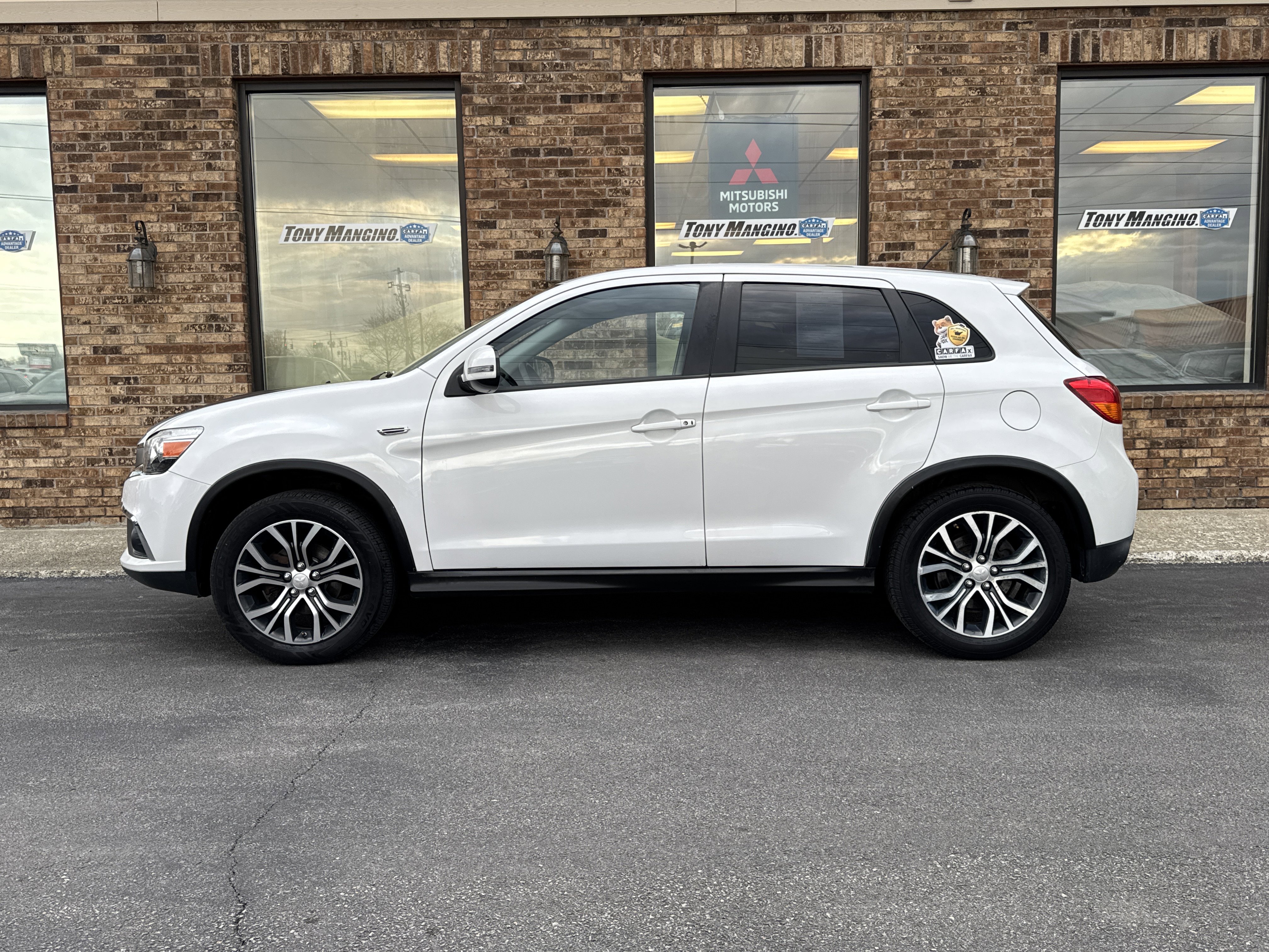 Used 2016 Mitsubishi Outlander Sport SE image 2