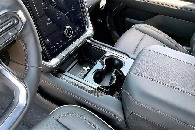 New 2026 GMC Yukon XL Elevation w/ Elevation Premium Package AWD/4WD image 8