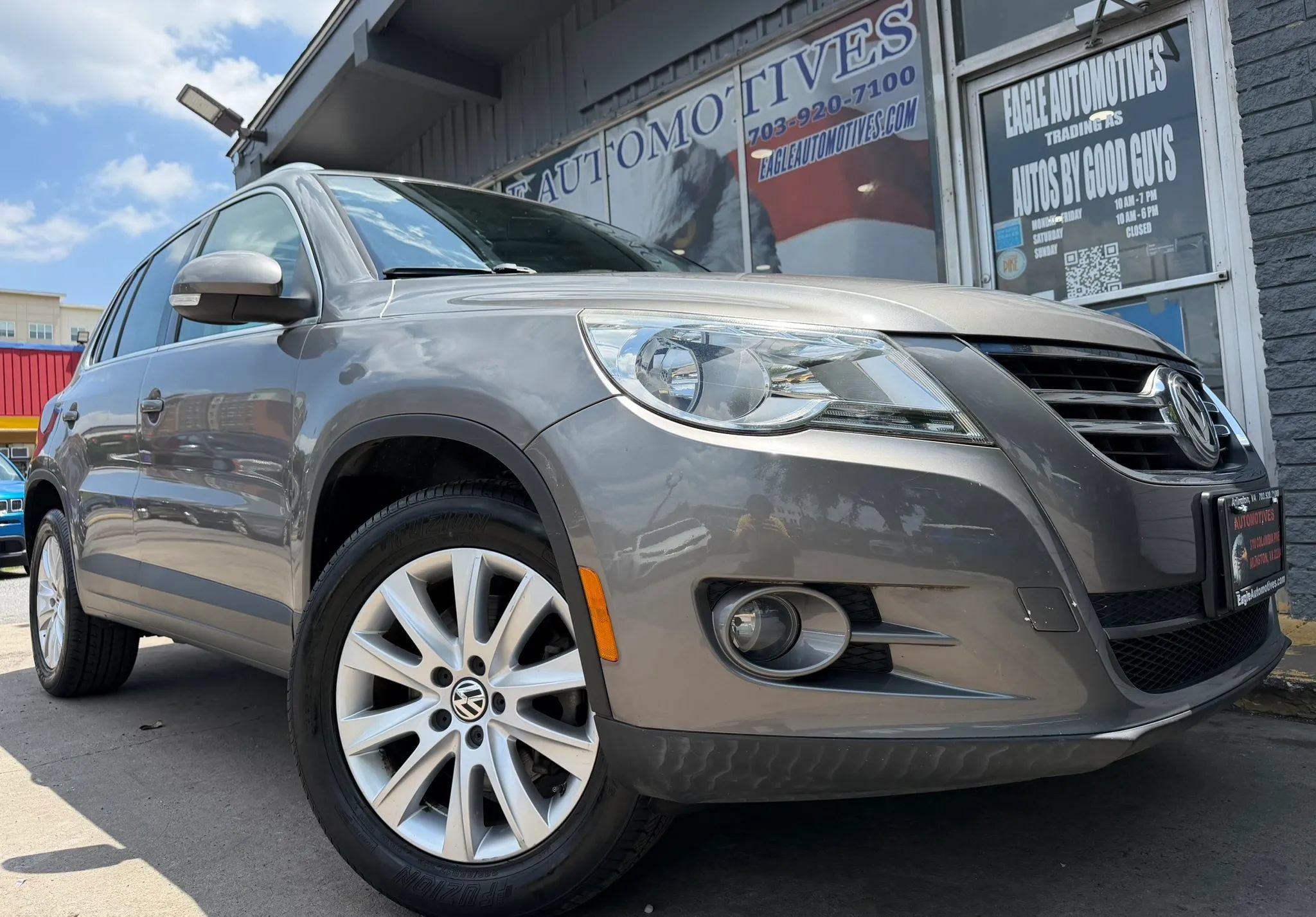 Used 2009 Volkswagen Tiguan S FWD image 1