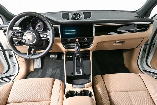 Certified 2026 Porsche Macan image 19