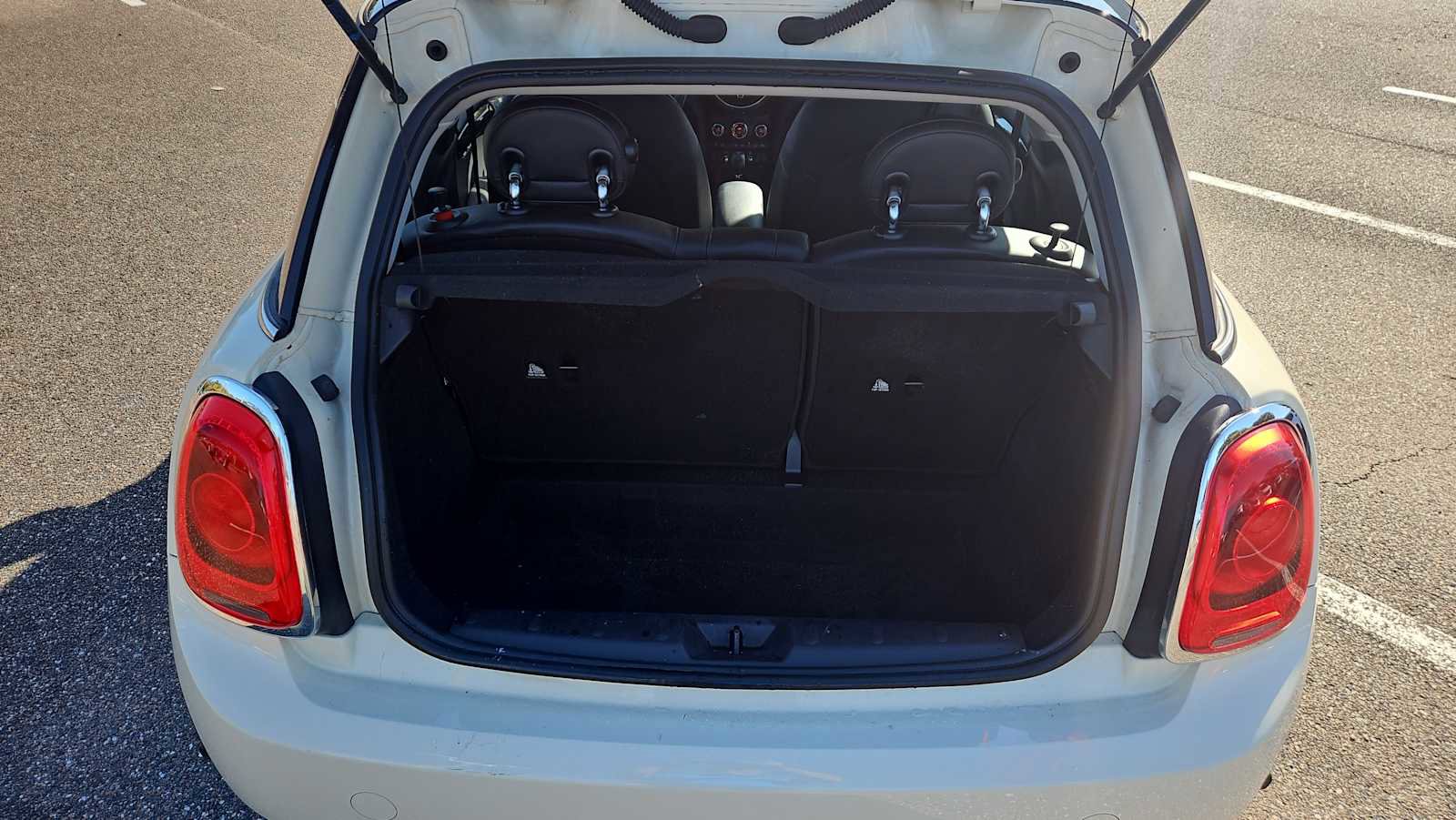 Used 2019 MINI Cooper 2-Door Hardtop image 21