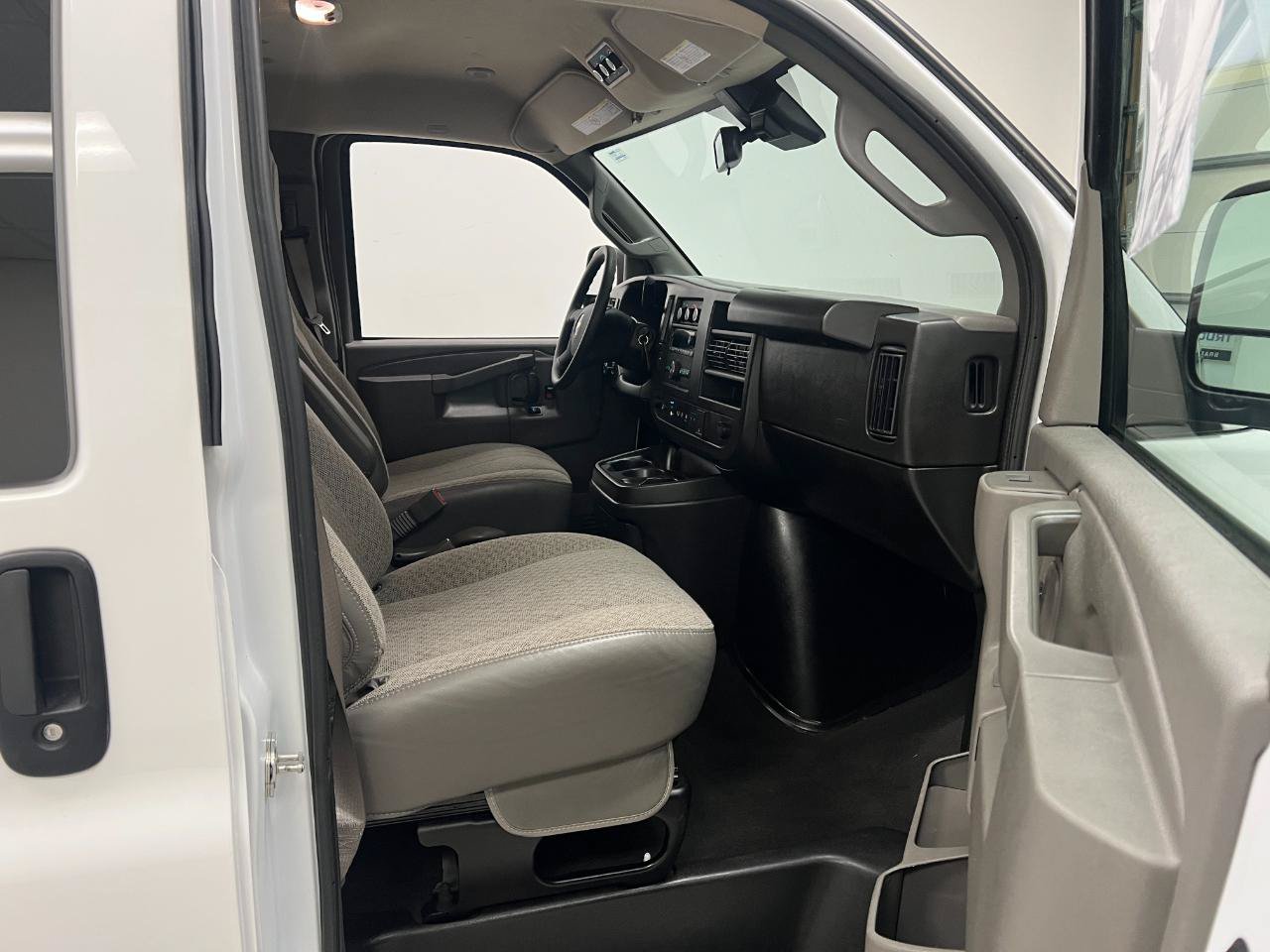Used 2025 Chevrolet Express 3500 LT w/ LT Preferred Equipment Group RWD image 32