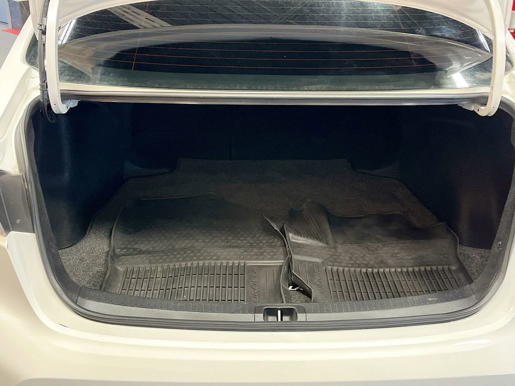 Used 2022 Toyota Corolla SE w/ Carpet Mat Package (TMS) image 24