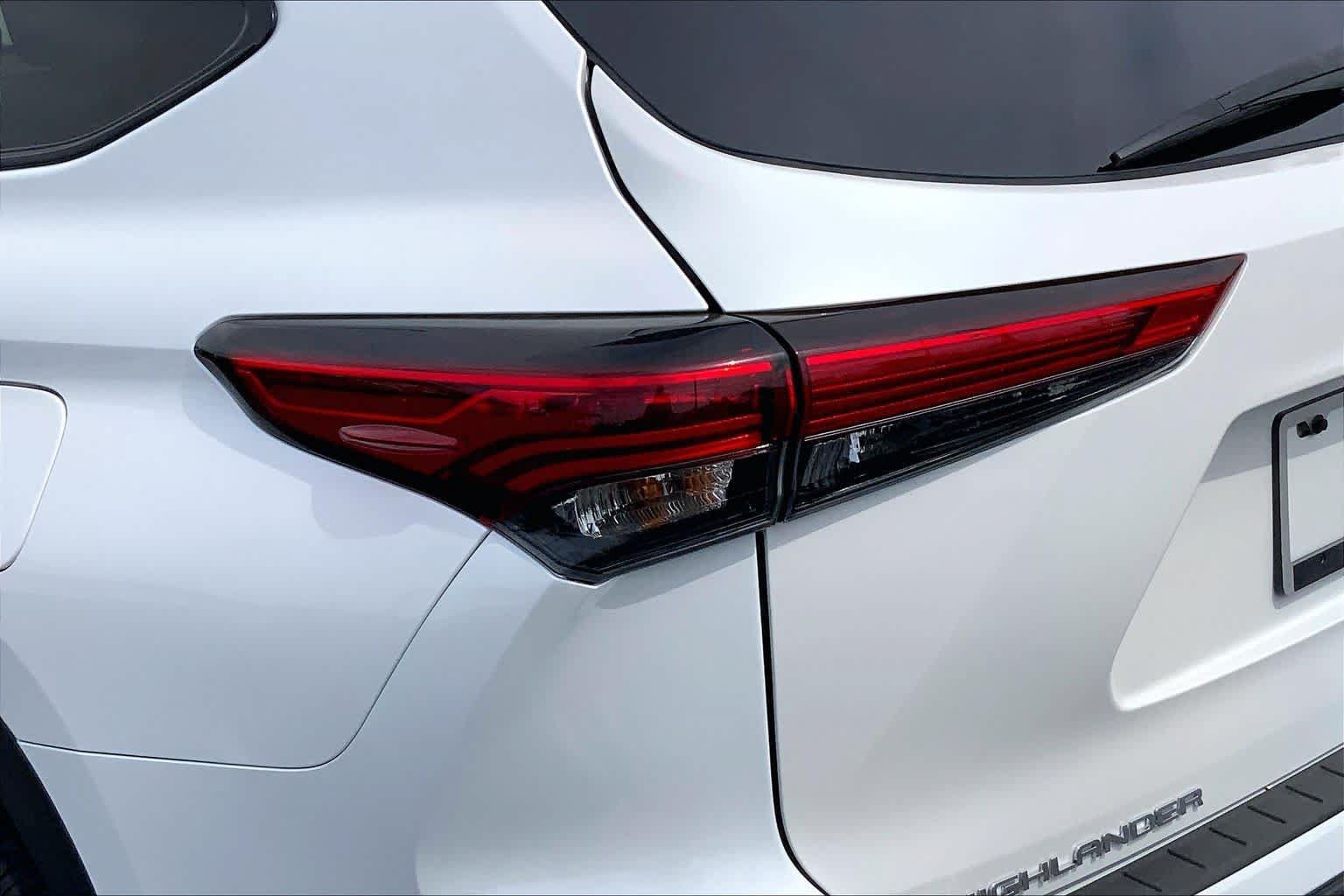 Used 2023 Toyota Highlander XSE FWD image 29