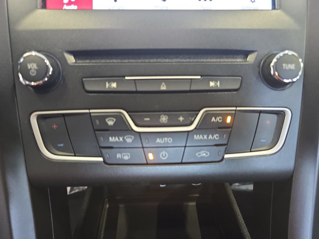 Used 2018 Ford Fusion SE w/ Equipment Group 201A FWD image 22